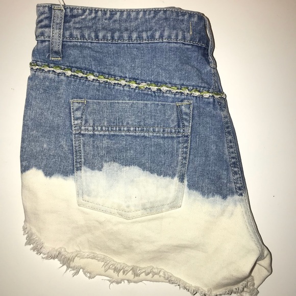 Adorable blue and white denim Free People shorts - Picture 2 of 5